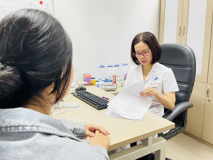 Ngứa khắp người sau mưa lũ, cả nhà phát hiện mắc bệnh ghẻ - Ảnh 1.