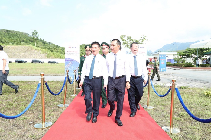 Khánh thành dự án hơn 7.410 tỉ đồng, truyền tải khoảng 3.000 MW từ Tây Bắc và tăng nhập khẩu điện - Ảnh 1.