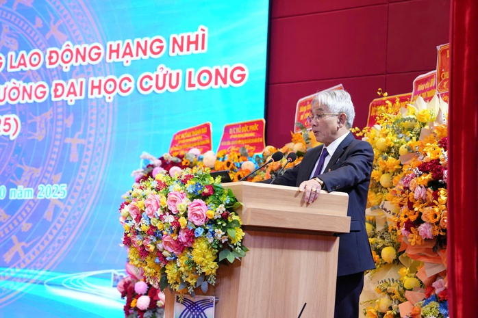Trường ĐH Cửu Long nhận Huân chương Lao động hạng Nhì dịp kỷ niệm 25 năm thành lập - Ảnh 2.