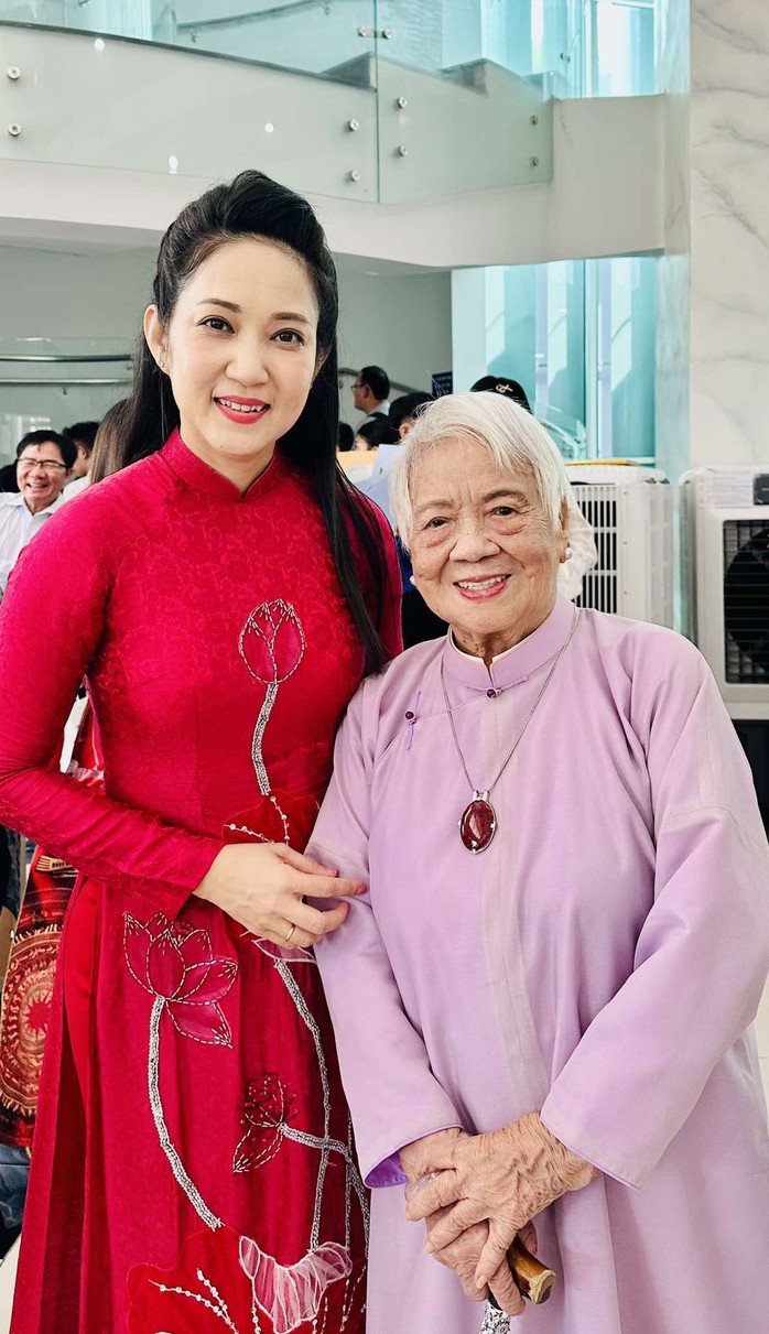 Đan Trường, Lâm Vỹ Dạ và nhiều nghệ sĩ xúc động tham dự sự kiện lớn về văn học - nghệ thuật TP HCM - Ảnh 5.