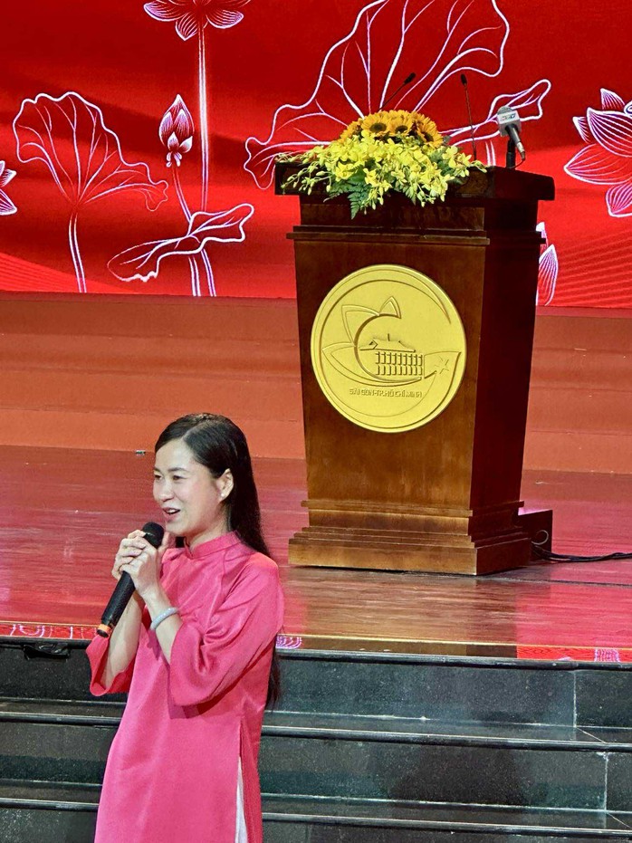 Đan Trường, Lâm Vỹ Dạ và nhiều nghệ sĩ xúc động tham dự sự kiện lớn về văn học - nghệ thuật TP HCM - Ảnh 3.