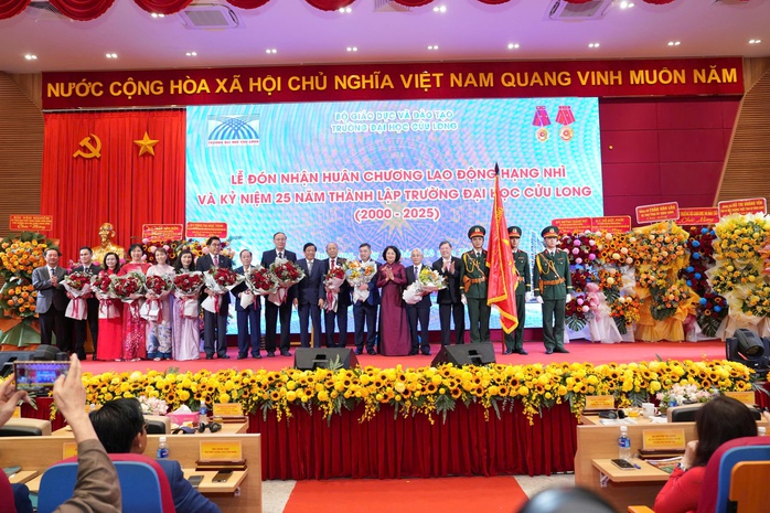 Trường ĐH Cửu Long nhận Huân chương Lao động hạng Nhì dịp kỷ niệm 25 năm thành lập - Ảnh 6.