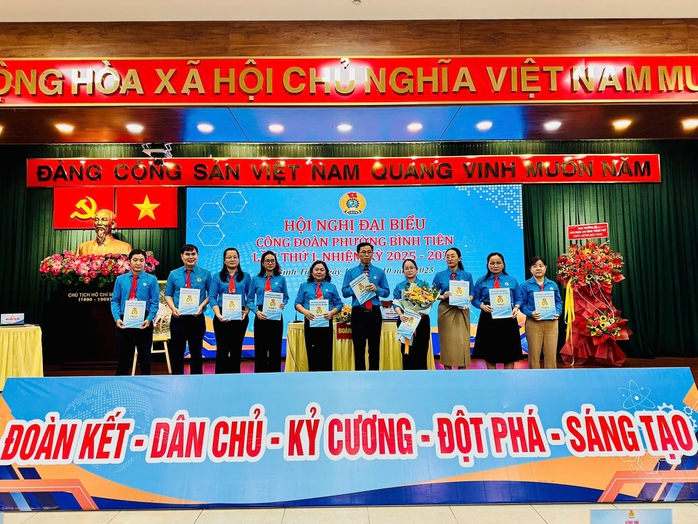 Đổi mới hoạt động để bảo vệ, chăm lo tốt hơn cho đoàn viên - lao động - Ảnh 9.