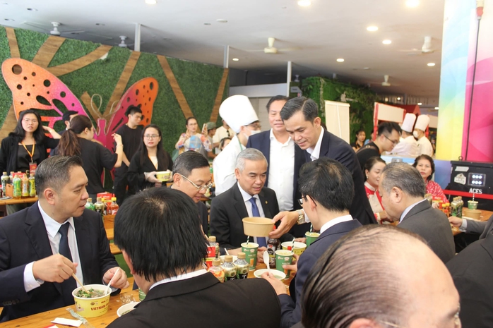 Phở Sen SASCO: Bringing the quintessence of Vietnamese cuisine to conquer Singaporean diners - Ảnh 5. Phở Sen SASCO: Bringing the quintessence of Vietnamese cuisine to conquer Singaporean diners - Ảnh 5.