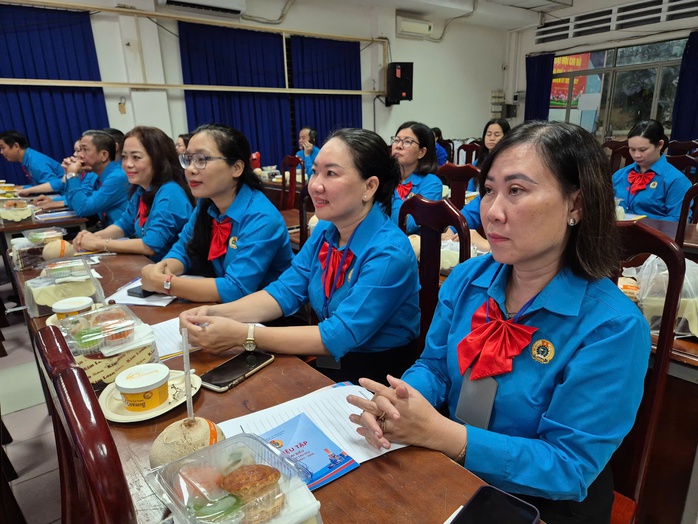 Đổi mới hoạt động để bảo vệ, chăm lo tốt hơn cho đoàn viên - lao động - Ảnh 1.