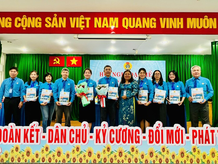 Đổi mới hoạt động để bảo vệ, chăm lo tốt hơn cho đoàn viên - lao động - Ảnh 7.