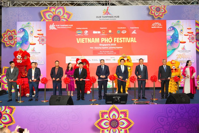 Thưởng thức Phở Việt Nam chính hiệu tại Lễ hội Vietnam Phở Festival 2025 ở Singapore - Ảnh 2. Thưởng thức Phở Việt Nam chính hiệu tại Lễ hội Vietnam Phở Festival 2025 ở Singapore - Ảnh 2.