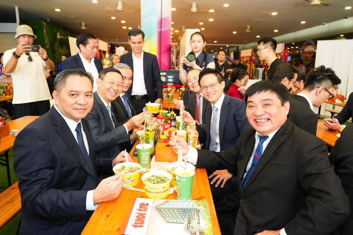 Thưởng thức Phở Việt Nam chính hiệu tại Lễ hội Vietnam Phở Festival 2025 ở Singapore - Ảnh 4. Thưởng thức Phở Việt Nam chính hiệu tại Lễ hội Vietnam Phở Festival 2025 ở Singapore - Ảnh 4.