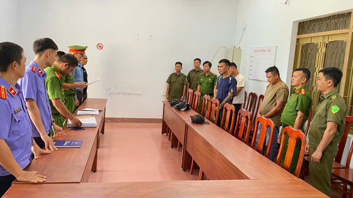 Bắt tạm giam 4 đối tượng chặn xe đánh tài xế tại Đắk Lắk - Ảnh 1. Bắt tạm giam 4 đối tượng chặn xe đánh tài xế tại Đắk Lắk - Ảnh 1.
