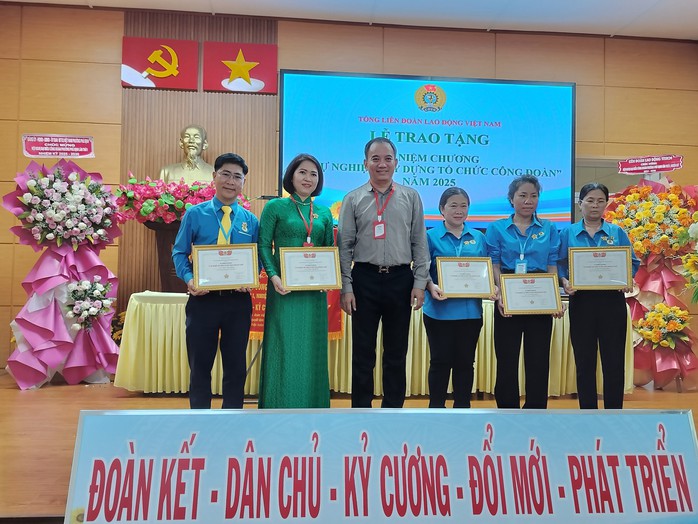 Ông Trần Văn Thắng làm chủ tịch Công đoàn phường Phú Định - Ảnh 4.