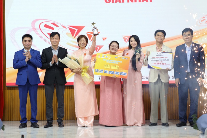 Dự án "Ánh sáng sứ" đoạt giải nhất cuộc thi khởi nghiệp và sáng tạo TP HCM 2025 - Ảnh 1.