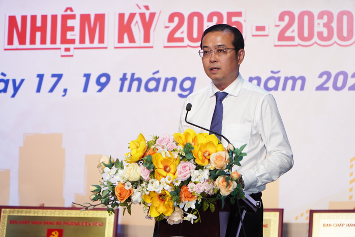 Bí thư Đảng ủy phường Diên Hồng yêu cầu họp ít, làm nhiều; ít thủ tục, nhiều nụ cười - Ảnh 3.