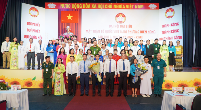 Bí thư Đảng ủy phường Diên Hồng yêu cầu họp ít, làm nhiều; ít thủ tục, nhiều nụ cười - Ảnh 4.
