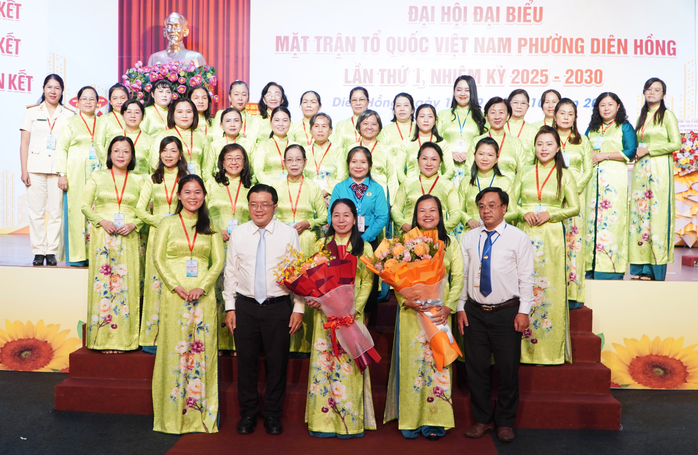Bí thư Đảng ủy phường Diên Hồng yêu cầu họp ít, làm nhiều; ít thủ tục, nhiều nụ cười - Ảnh 6.