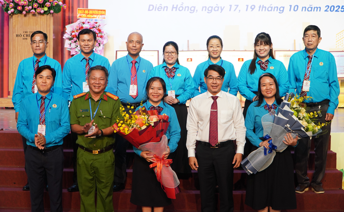 Bí thư Đảng ủy phường Diên Hồng yêu cầu họp ít, làm nhiều; ít thủ tục, nhiều nụ cười - Ảnh 8.