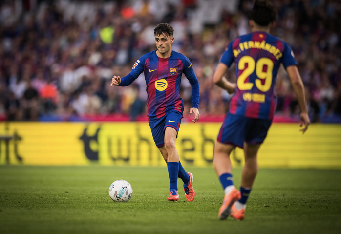 Barcelona nhọc nhằn đánh bại Girona, tái chiếm ngôi đầu bảng La Liga - Ảnh 3.