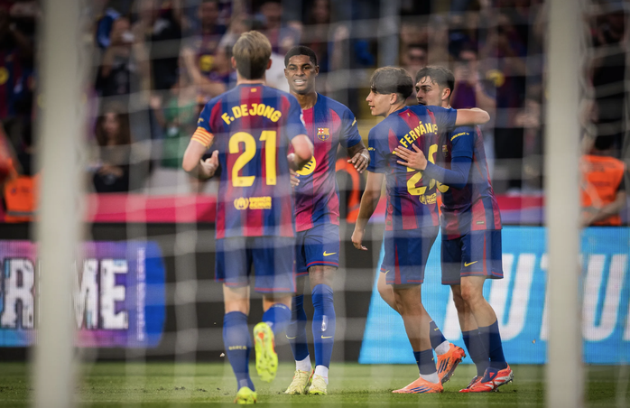Barcelona nhọc nhằn đánh bại Girona, tái chiếm ngôi đầu bảng La Liga - Ảnh 5.