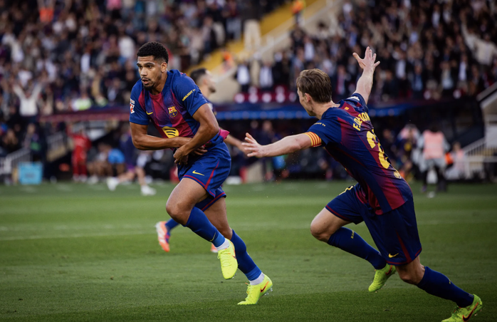 Barcelona nhọc nhằn đánh bại Girona, tái chiếm ngôi đầu bảng La Liga - Ảnh 4.