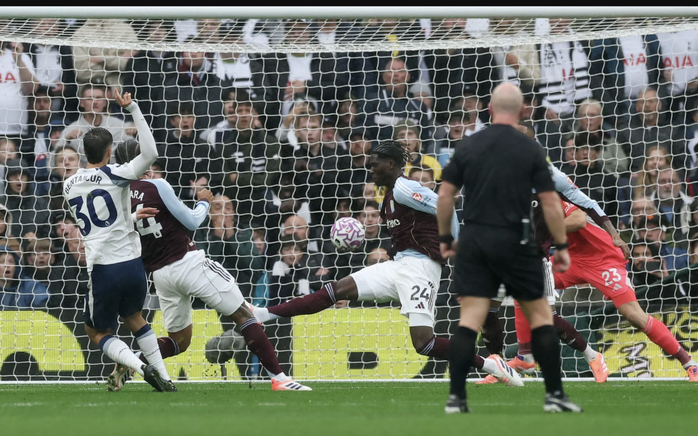 Thua ngược Aston Villa tại sân nhà, Tottenham lỗi hẹn ngôi nhì bảng - Ảnh 1.