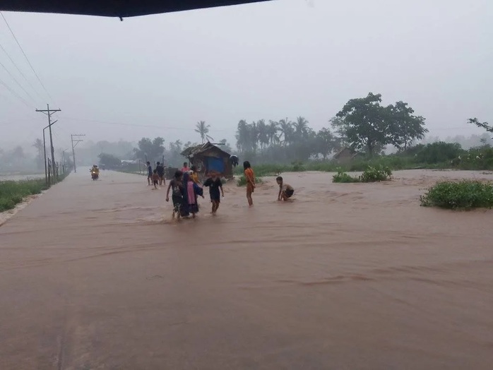 Bão Fengshen: Đổ bộ 5 lần liên tiếp vào Philippines, đường đi khó lường - Ảnh 2. Bão Fengshen: Đổ bộ 5 lần liên tiếp vào Philippines, đường đi khó lường - Ảnh 2.