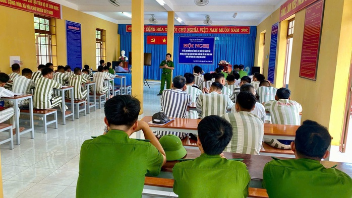 Công an TP HCM tư vấn, định hướng nghề nghiệp cho phạm nhân - Ảnh 2.