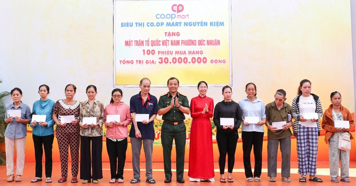 Ngày hội “ Gia đình dân vận - kết nối yêu thương ” tại phường Đức Nhuận , TP HCM - Ảnh 1. Ngày hội “ Gia đình dân vận - kết nối yêu thương ” tại phường Đức Nhuận , TP HCM - Ảnh 1.