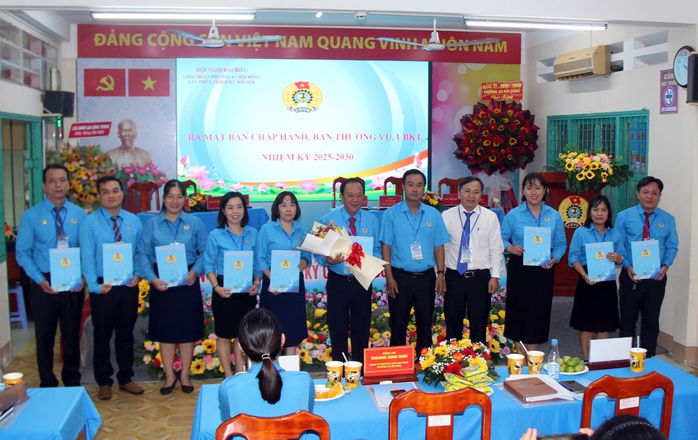 Đổi mới hoạt động để bảo vệ, chăm lo tốt hơn cho đoàn viên - lao động - Ảnh 4.