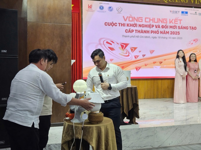 Dự án "Ánh sáng sứ" đoạt giải nhất cuộc thi khởi nghiệp và sáng tạo TP HCM 2025 - Ảnh 2.