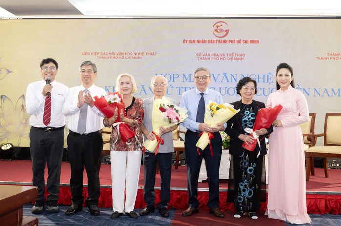 TP HCM tri ân văn nghệ sĩ Khu căn cứ Trung ương Cục miền Nam - Ảnh 2.