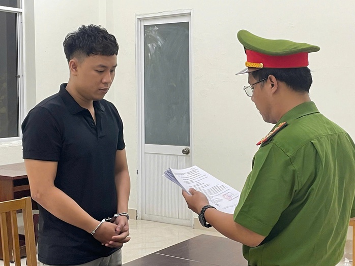 Bắt hai đối tượng hiếp dâm thiếu nữ ở Đà Nẵng, giả danh Công an - Ảnh 1. Bắt hai đối tượng hiếp dâm thiếu nữ ở Đà Nẵng, giả danh Công an - Ảnh 1.