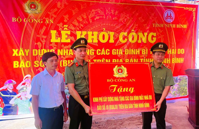 Kiệt quệ sau bão số 10: Người dân Hà Tĩnh khốn khó phục hồi cuộc sống - Ảnh 2.