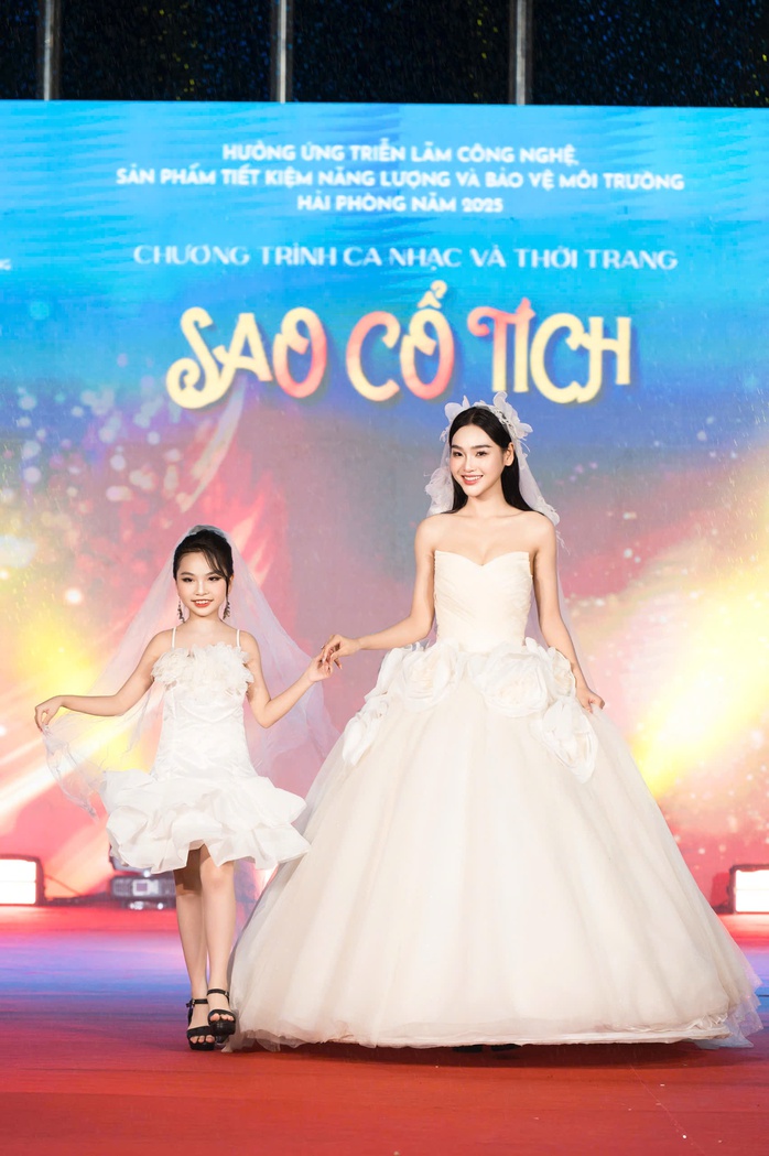 Hoa hậu nhí Lê Ngọc Minh Giang mang niềm vui Trung thu đến trẻ em Hải Phòng - Ảnh 4.