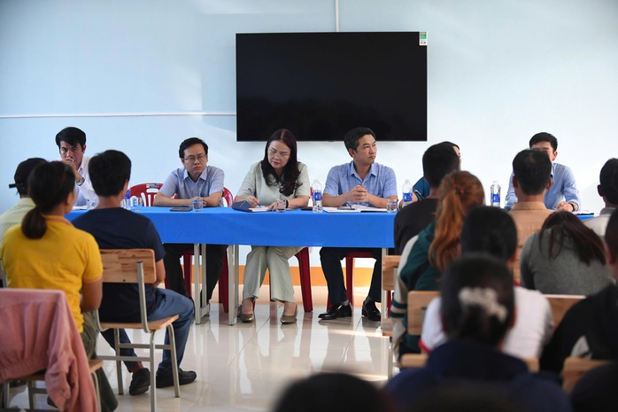 Nữ hiệu phó trường Tiểu học Kim thủy tạm đình chỉ , 75 học sinh trở lại lớp học - Ảnh 1.