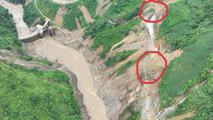 Xe bán tải do quản đốc thủy điện điều khiển chở 2 người bị mất tích bí ẩn - Ảnh 2.