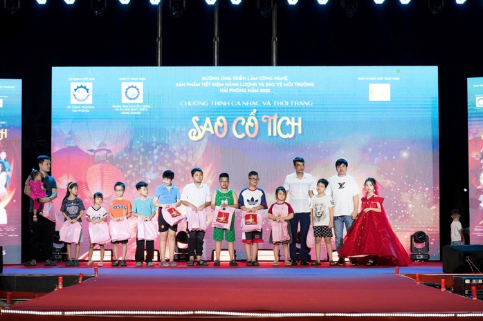 Hoa hậu nhí Lê Ngọc Minh Giang mang niềm vui Trung thu đến trẻ em Hải Phòng - Ảnh 3.