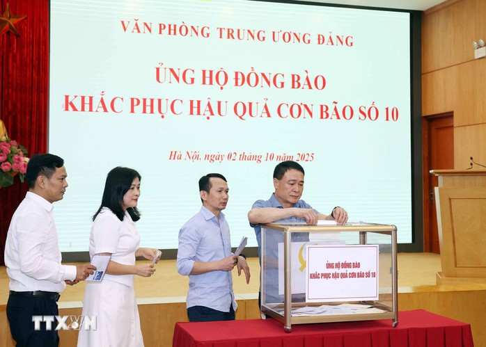 Tổng Bí thư Tô Lâm quyên góp ủng hộ đồng bào khắc phục hậu quả bão số 10- Ảnh 2.