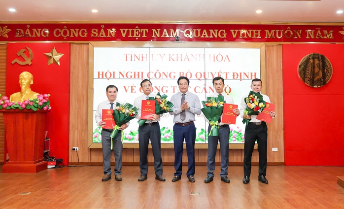 Khánh Hòa điều động, chỉ định nhiều chức vụ quan trọng- Ảnh 1. Khánh Hòa điều động, chỉ định nhiều chức vụ quan trọng- Ảnh 1.