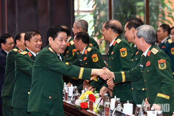 Báo Quân đội nhân dân nhận Huân chương Bảo vệ Tổ quốc hạng Ba , kỷ niệm 75 năm - Ảnh 1. Báo Quân đội nhân dân nhận Huân chương Bảo vệ Tổ quốc hạng Ba , kỷ niệm 75 năm - Ảnh 1.