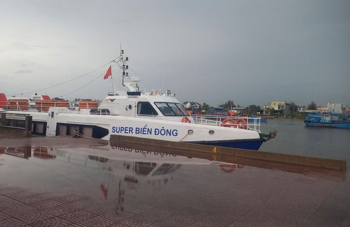 Lý Sơn tích trữ lương thực, phòng trường hợp bị cô lập cả tháng - Ảnh 1.