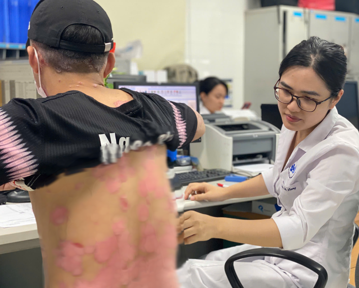 Khám miễn phí bệnh vảy nến - Ảnh 1.