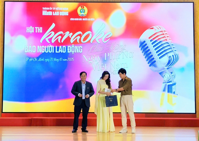 Sôi nổi Hội thi karaoke mừng ngày Phụ nữ Việt Nam - Ảnh 2.