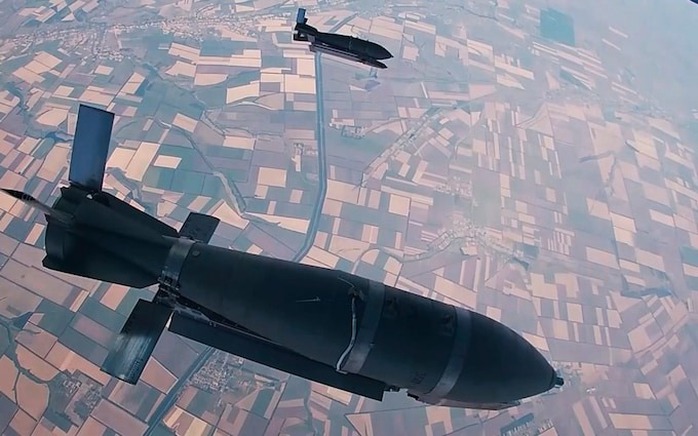 Nga cải tiến bom tấn công sâu hơn vào Ukraine - Ảnh 1.