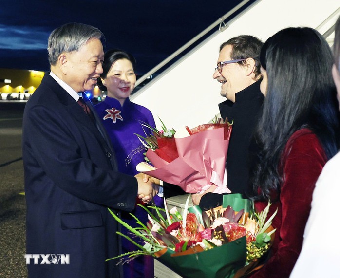Tổng Bí thư Tô Lâm và Phu nhân tới Phần Lan - Ảnh 1.