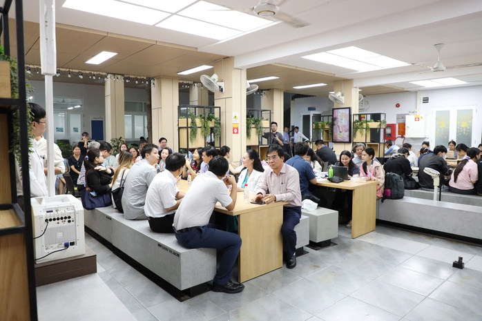 Trường đại học "chơi lớn", khánh thành phòng chăm sóc da cho viên chức nữ vào ngày 20-10 - Ảnh 2.