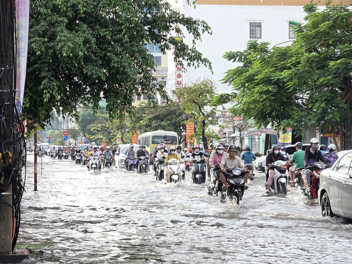 Nguyên nhân mưa lớn tại Cần Thơ gây ngập cục bộ từ đêm đến sáng - Ảnh 1. Nguyên nhân mưa lớn tại Cần Thơ gây ngập cục bộ từ đêm đến sáng - Ảnh 1.