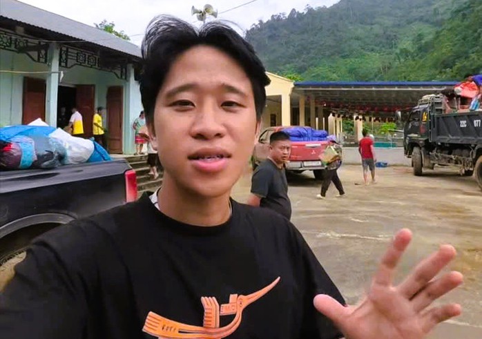 Chủ kênh Fanpage "Hà và Việt Nam" nổi tiếng cở nào? - Ảnh 1.