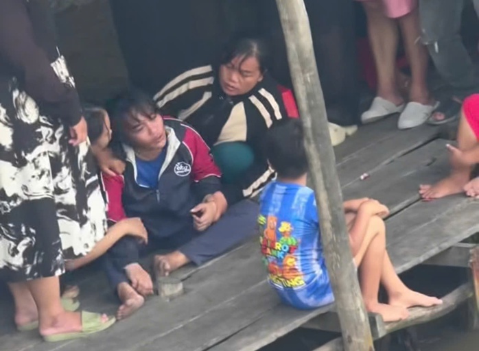 Tìm thấy thi thể con của người phụ nữ bán vé số dạo bị lọt xuống sông - Ảnh 2. Tìm thấy thi thể con của người phụ nữ bán vé số dạo bị lọt xuống sông - Ảnh 2.