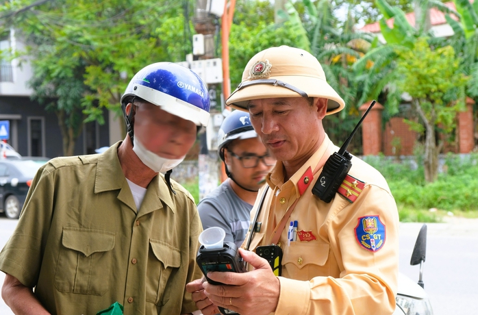 Người đàn ông mất 2,5 triệu đồng vì lỡ uống nửa lon bia - Ảnh 3.