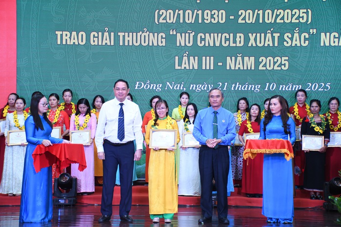 Tuyên dương 95 nữ công nhân viên chức lao động xuất sắc ngành cao su - Ảnh 2.