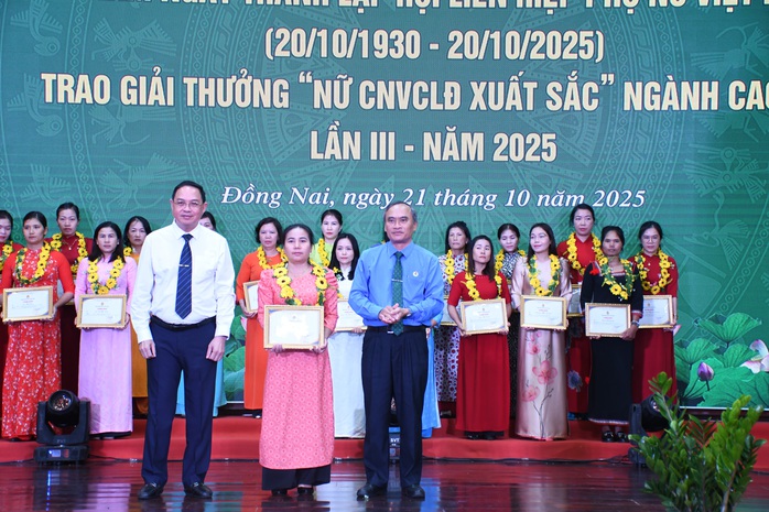 Tuyên dương 95 nữ công nhân viên chức lao động xuất sắc ngành cao su - Ảnh 5.